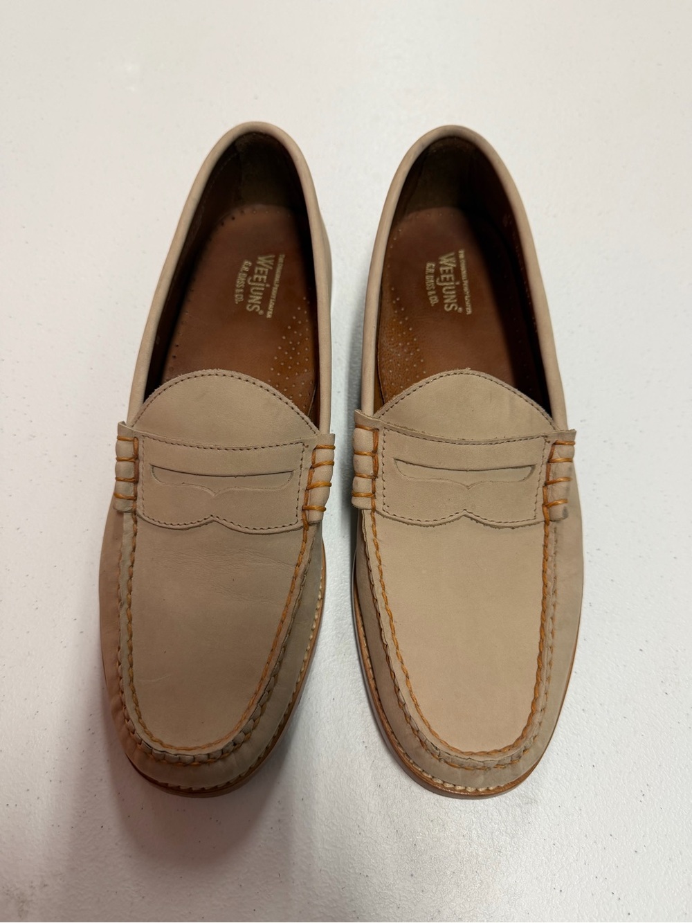 G.H.Bass Weejuns penny loafer
Size 11
B45